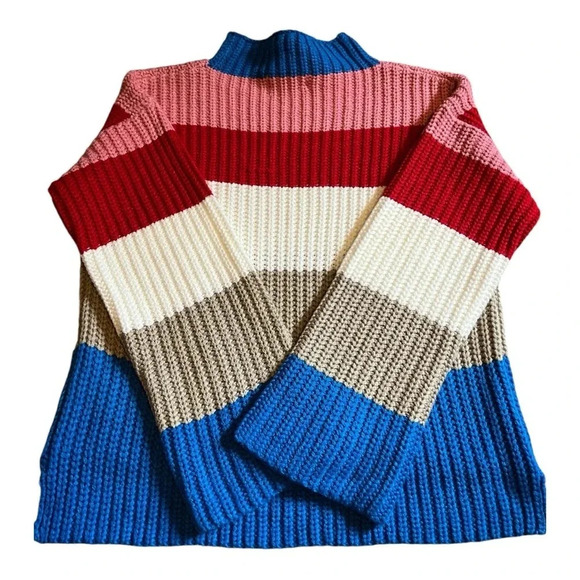 Scripted Color block sweater with side slits, slight bell sleeve and mock neck - Picture 2 of 4